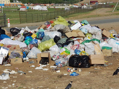 Эх нутгаа хогоор ундаалсан “Монголчууд”