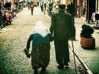 Эцэг эхийгээ зарна. Үнэ 1000 иен, доошоо байхгүй