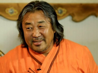 Х.Баттулгаа хорооноогоор далимдуулж 300 сая доллар буюу 850 тэрбум төгрөг завшсан дээрэмчдээ яах гэж байна? 