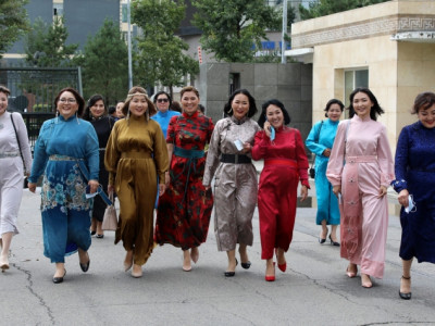 33 настай ихрүүд “Эхийн алдар” одонгоо энэ жил зэрэг гардан авч байна