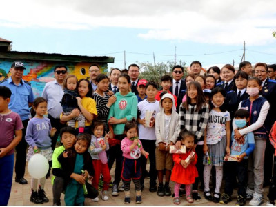 Тогтоол усанд живсэн 4 хүүгийн дурсгалд зориулж хүүхдийн тоглоомын талбай байгууллаа