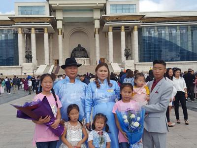 Э.Өлзийчимэг: Төрийн тэргүүнээс одонгоо гардах үед сүрдээд айсан