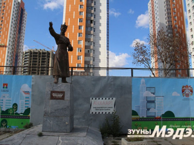 Жанжныхаа хөшөөг 100 жилийнх нь ойгоор сүйтгэхээр зэхэж байна