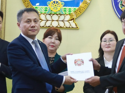 Нийслэлийн ИТХ-д шинээр сонгогдсон Төлөөлөгчдөд тогтоол гардууллаа