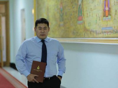 Р.Эмүжин: За Оюун-Эрдэнэ ээ, эртхэн сайн муугаа ярьж авъя