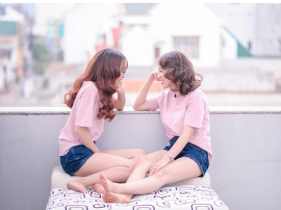 Охид минь ихэмсэг, эгц суу!