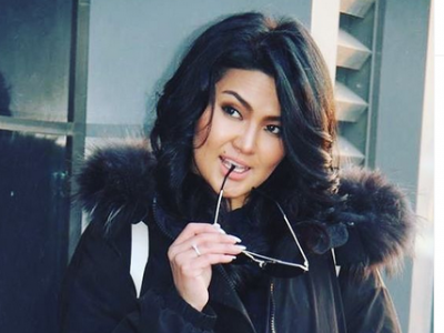 Жүжигчин Б.Хулангийн өмөг түшиг