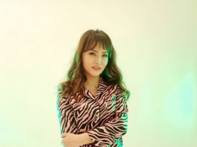 Бичлэг:Дуучин С.Сэрчмаа сургуулиа төгсөөд ийн бүжжээ