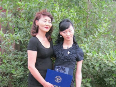 Б.Болороо ээжээс минь түрээсийн мөнгөө авахгүй гэдэг түшигтэй түрээслэгч шүү гэв