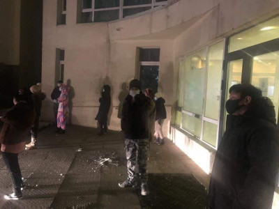 X apartment хотхоны оршин суугчид дундаас өчигдөр дахин нэг тохиолдол батлагдсан тул хамгаалалтыг буулгаагүй