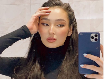 Мисс Ю.Балжидмаад аль нь илүү зохиж байна вэ