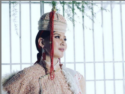 Г.Эрдэнэчимэг нөхрийгөө чи гэж хэлж үзээгүй, хамт амьдраад ирэхээр өөрийнхөөрөө зан нь хэцүү гэв