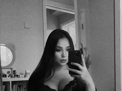 Жүжигчин Ари хөл хүнд төрхөөрөө гангарав