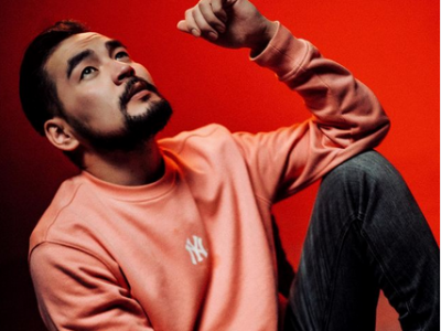 Цагдаа болохыг хүсэж явсаар жүжигчин болсон Р.Отгонбаярын бага нас