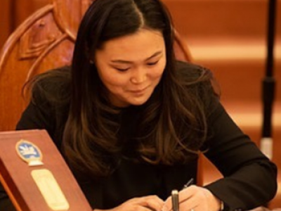 Ч.Номин: Сүрдлээ, сандарлаа