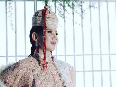 МУГЖ С.Жавхланг монгол ахуй, дээлэнд хэн дуртай болгосон бэ? гэргий нь анх удаа ам нээв