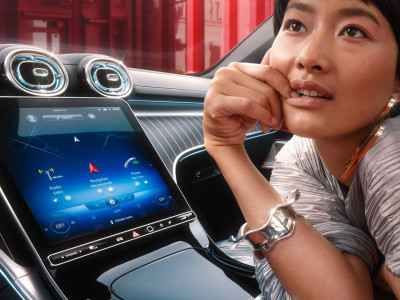 Загвар өмсөгч Энэрэл алдарт Mercedes-Benz C-Class-н нүүр царай болжээ