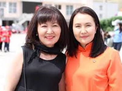 Б.Ганчимэг: Ч.Ундрам гэж хулхи хүүхэн энэ Н.Уртнасан гэх сайданцарыг тавиулсан юм байна