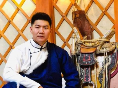 Нюанс хамтлагийн дуучин Д.Дүйнхэржавыг гэртээ байнга дуулдаг гэж хөрш нь шvvxэд өгөхөө мэдэгджээ