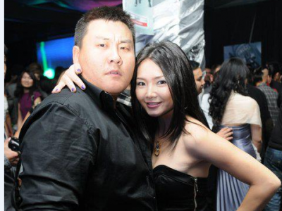 Жүжигчин Ч.Ундрал анхны нөхрөө цагаан морьтой баатраа хэмээн андуурч явжээ