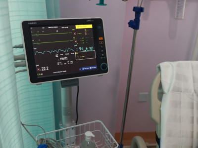 Биеийн байдал нэн хүнд байсан, халдвартай нэг өвчтөн нас баржээ