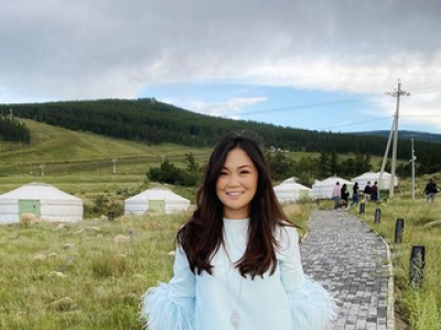 Соёлын сайдын нөхөр ханийгаа огцор гэв