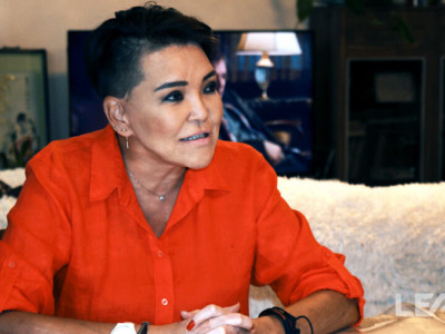 C.Ундармаа: Залуудаа загвар өмсдөг байхдаа ocoлд орж хоёр xөлөө тaйpyyлж, нөхөр маань ихэр охидтой минь орхиод явсан