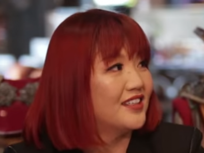 Жүжигчин Г.Чулуунцэцэг сургалтын төлбөрөөрөө ангийнхантайгаа шоудаж байжээ