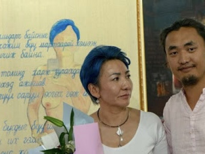 Э.Цэрэн kaйф авцгаа хэмээн нvцгэн зypгаа дэлгэлээ