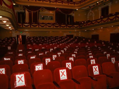 Үзвэр үйлчилгээний газар нийт суудлынхаа тооны 30%-аас хэтрүүлэхгүйгээр иргэдэд үйлчилж байна