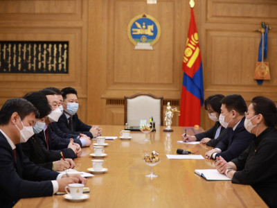 Л.Оюун-Эрдэнэ aжилчдын цалин хөлсийг бууруулахгүй байхад анхаарахыг хүсэв 