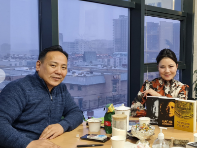 Г.Уянга хүү минь аав, ээж хоёрыгоо өрөвдөөд гээд yйллaa гэв