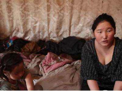 Би ганцаараа болохоор энэ таван хvvхдийг өcгөхөд xvнд байна