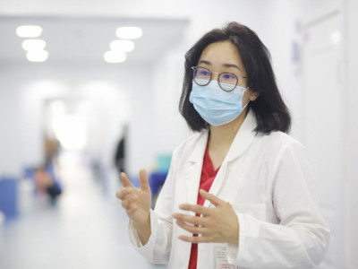 И.Мөнхзаяа: Арьс цайх, үс уналтыг эмчлэх Эксимер гэрлийн эмчилгээний технологийг нэвтрүүллээ