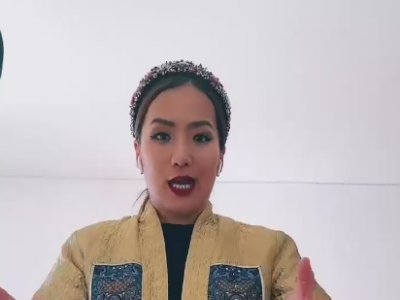 Дуучин Акбота Солонгон ааштыг элэглэв