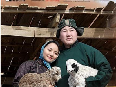 Дуучин Б.Болд, Х.Мөнгөнцэцэг нар Малчдаа мартахгүй гэв