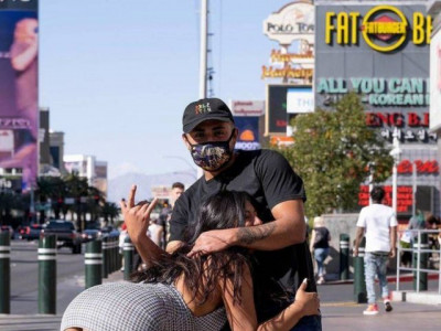 Насанд хүрэгчдийн хөгжилтэй фото