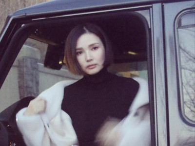 Таван хүүхэд гаргасан ч тачаангуйгаа барьж дийлэхгүй Б.Баярмаа