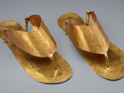 Фото түүх: Фараоны эхнэрийн алтан шаахай