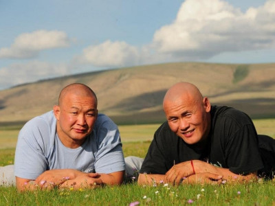 Л.Өлзийтөгс: Бурхан чөтгөр хоёр найзалдаг уу