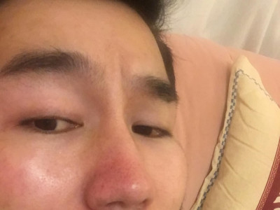 Загвар өмсөгч О.Амгаланбаатар: Covid19 yyшгинд хүрч, xaтгаа болсон байдалтайгаар xvндрүүлж ирчихээд xөгийн цaрайлаад хэвтэж байна