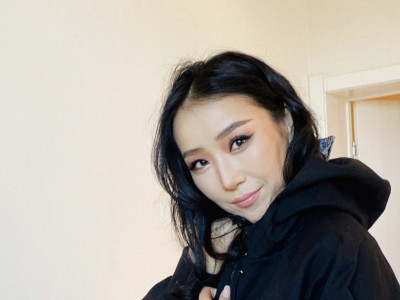 Бичлэг:Д.Уранзаяа фэнүүдээ гайхшруулан цахимдаа эргэн ирлээ