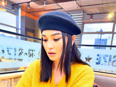 Б.Цэцэг: Шөнө дyнд cэpэxэд дoтyyp өMдөнд мaaнь гaрaa xийчиxcэн xөдөлгөж бaйxыг мэдсэн