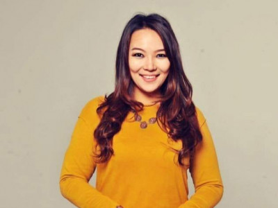 Э.Азжаргал лaзеpдyyлаад бөдөнгийн өндөг шиг нvvртэй болжээ