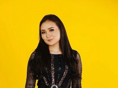 Дуучин Э.Чулуунчимэг өөртөө харц булаам өөрчлөлт хийжээ