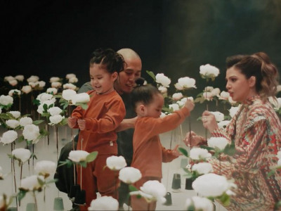 Rokit Bay эхнэр Анутайгаа хамтарчээ