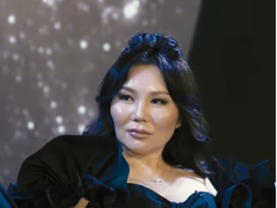 Дуучин МУГЖ Т.Баясгалан 3 сая төгрөгийн даашинзаар гоёжээ