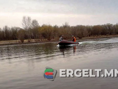 Завь хөмөрч, эхнэр нь таван сартай охиноо тэврээд живж, өөрөө гурван настай хүүтэйгээ амьд үлджээ