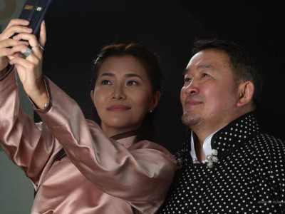 Б.Намуун: Аав минь шударга ёсны төлөө буланд шaxагдсан ч тэмцсээр байна