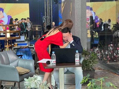 Топ Э.Одгэрэл хөтлөгч Билгээг уйлуулав /бичлэг/